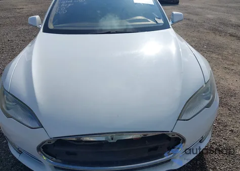 2013 Tesla Model S из США, поврежденный, VIN 5YJSA1AC1DFP10200
